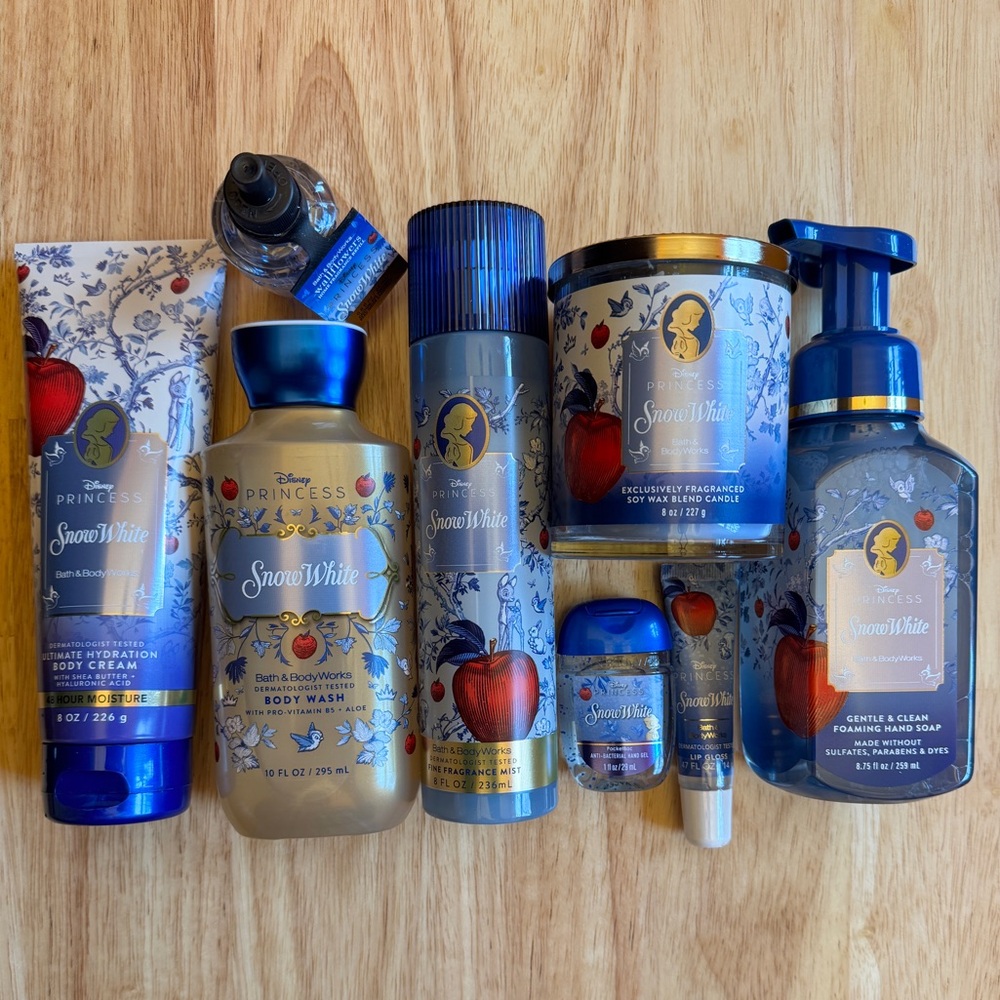 Bath & Body Works Disney Snow White 8Piece Curated Set - Blue and Red